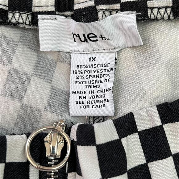 Rue 21 Plus Size Checkered Slim Fit Pants in Black/White Size 1X - Picture 9 of 10